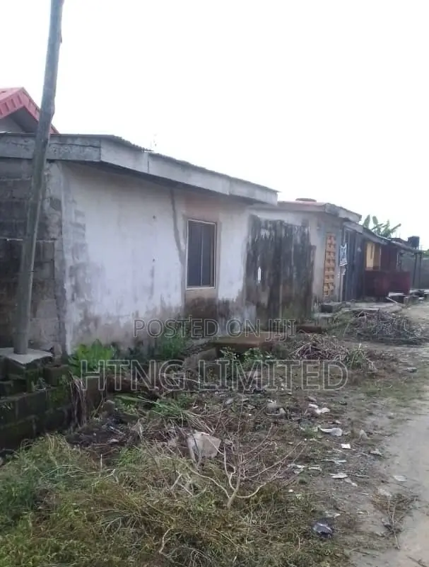 7bdrm Bungalow in Offin, Igbogbo for sale