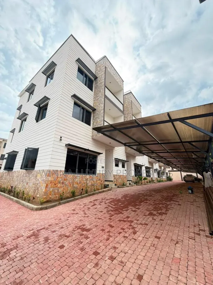 6bdrm Townhouse/Terrace in Wuye Main for sale