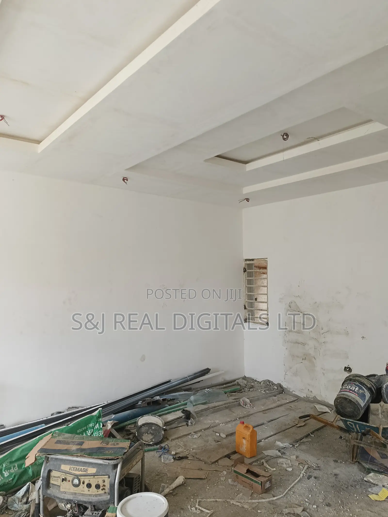 3bdrm Penthouse in Sabon Lugbe for sale