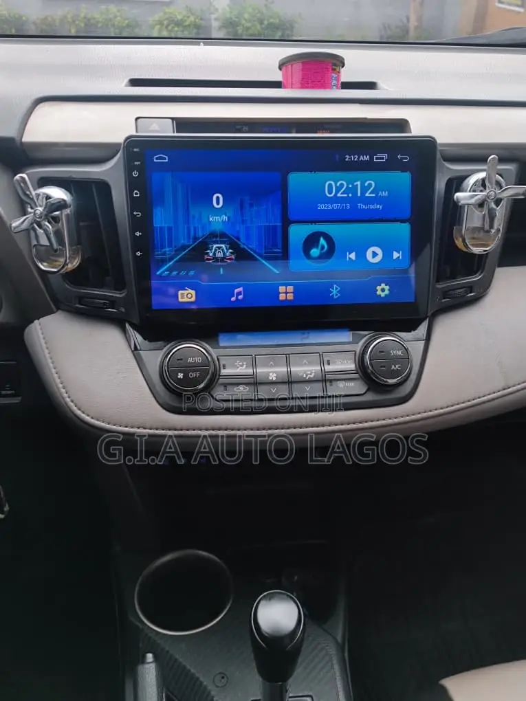 Toyota RAV4 XLE 4dr SUV AWD (2.5L 4cyl 6A) 2014 Silver