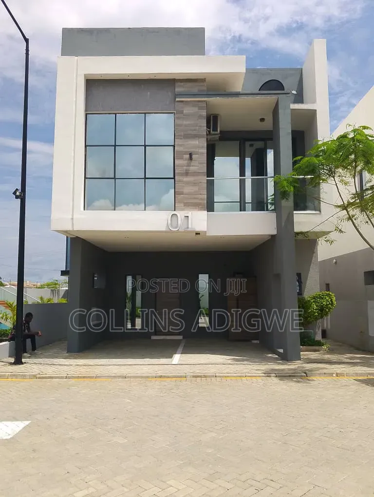 4bdrm Duplex in Service Estate for sale