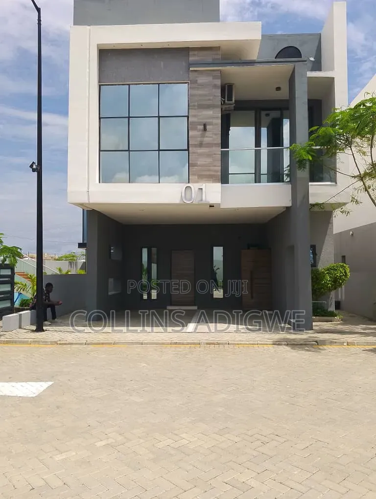 4bdrm Duplex in Service Estate for sale