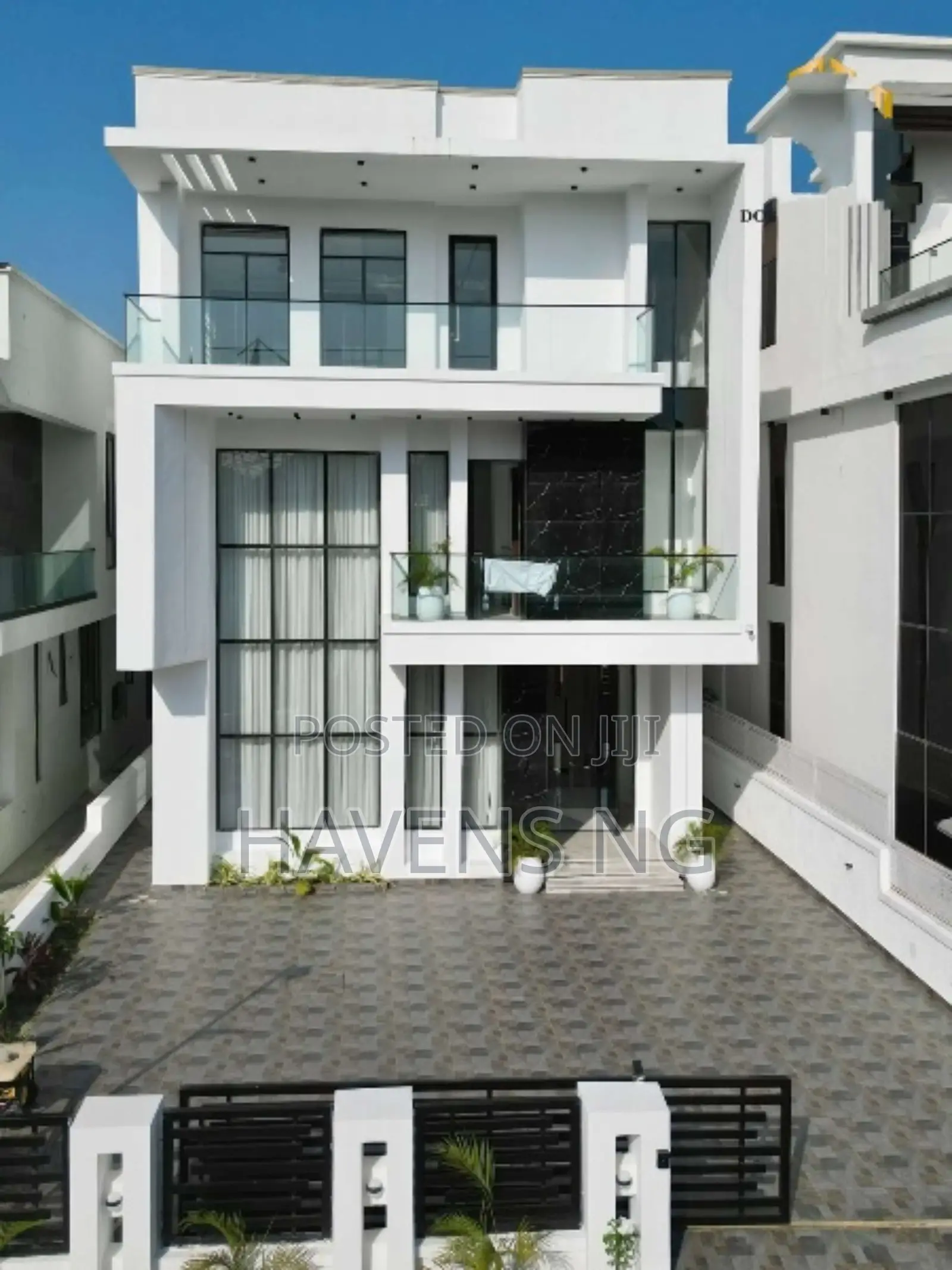 5bdrm Duplex in Ikota for sale