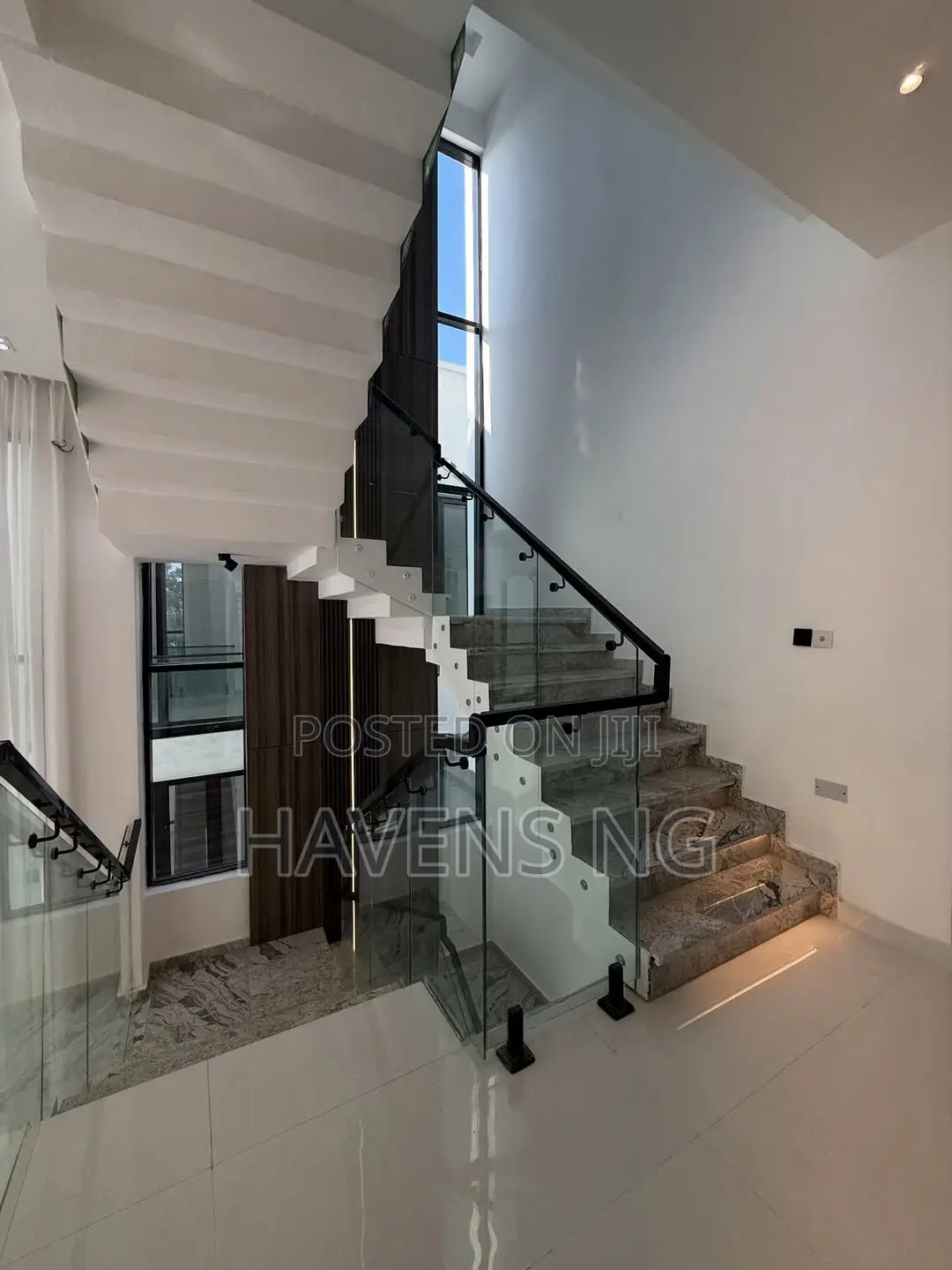 5bdrm Duplex in Ikota for sale