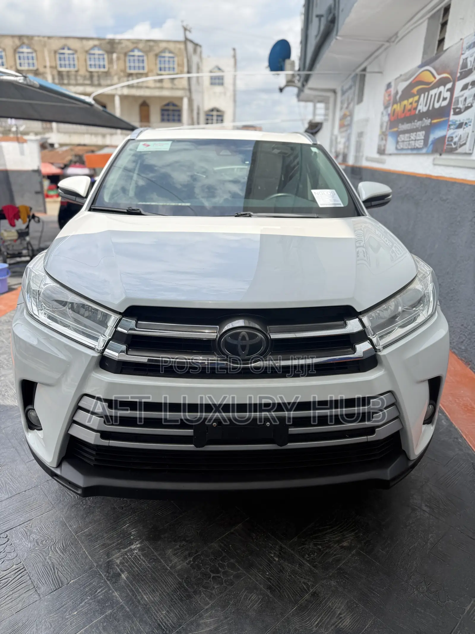 Toyota Highlander XLE 4x4 V6 (3.5L 6cyl 8A) 2017 White