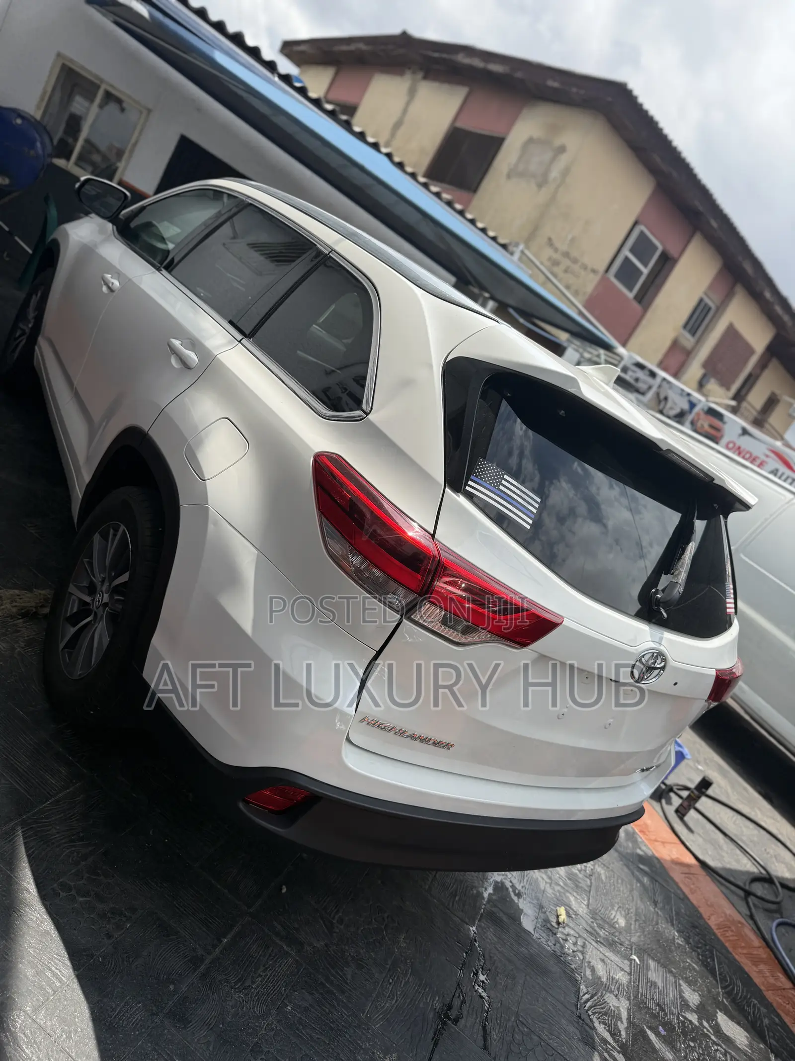 Toyota Highlander XLE 4x4 V6 (3.5L 6cyl 8A) 2017 White