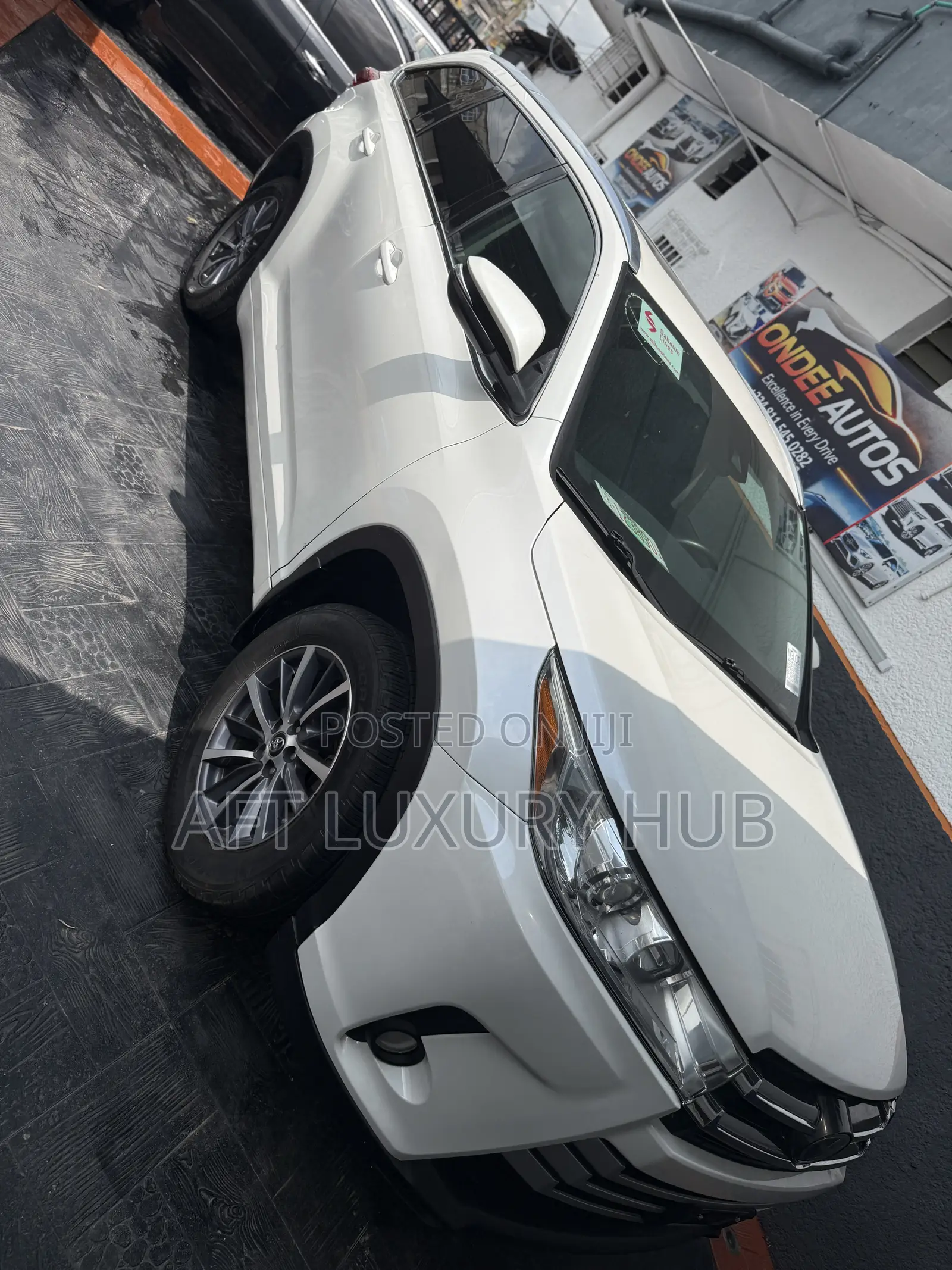 Toyota Highlander XLE 4x4 V6 (3.5L 6cyl 8A) 2017 White