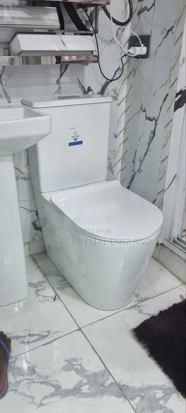 Executive Seat and Tank Wc