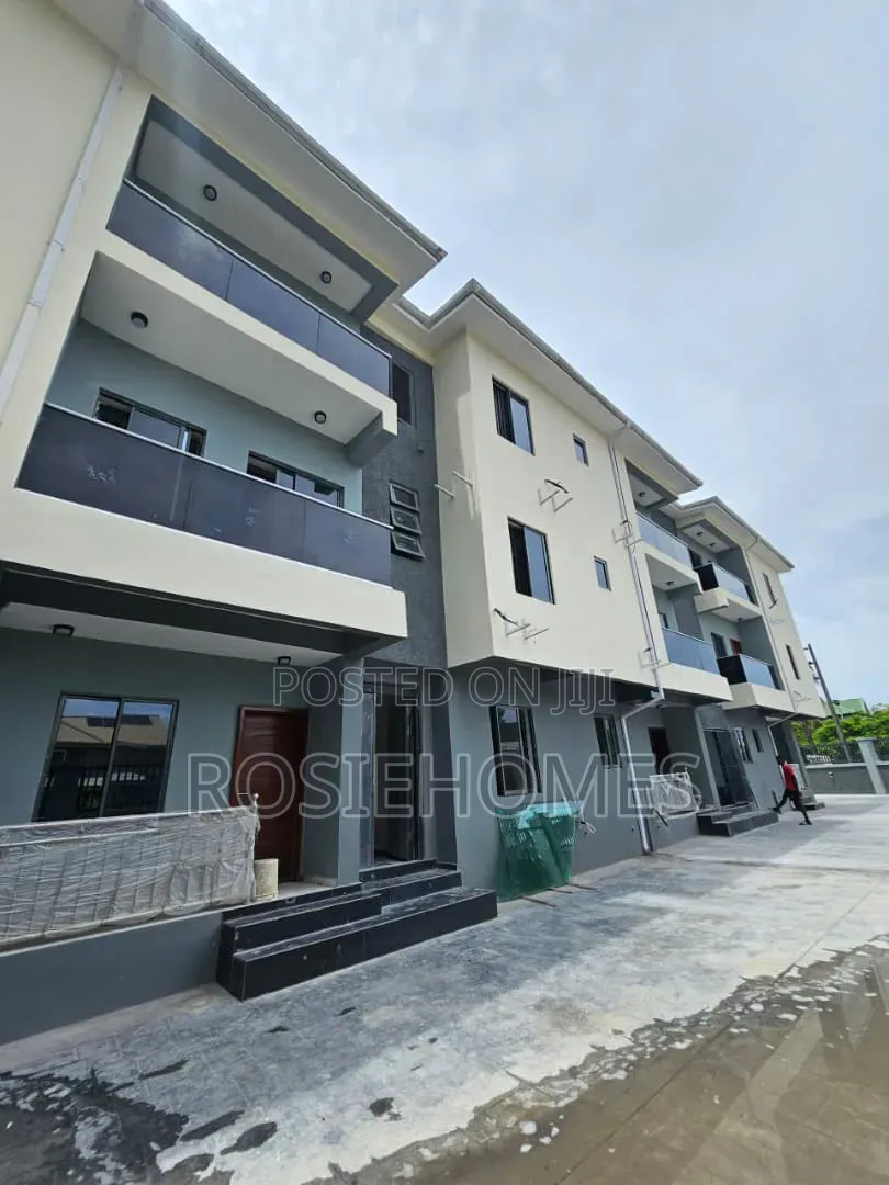 4bdrm Duplex in Lekki Phase 1 for rent