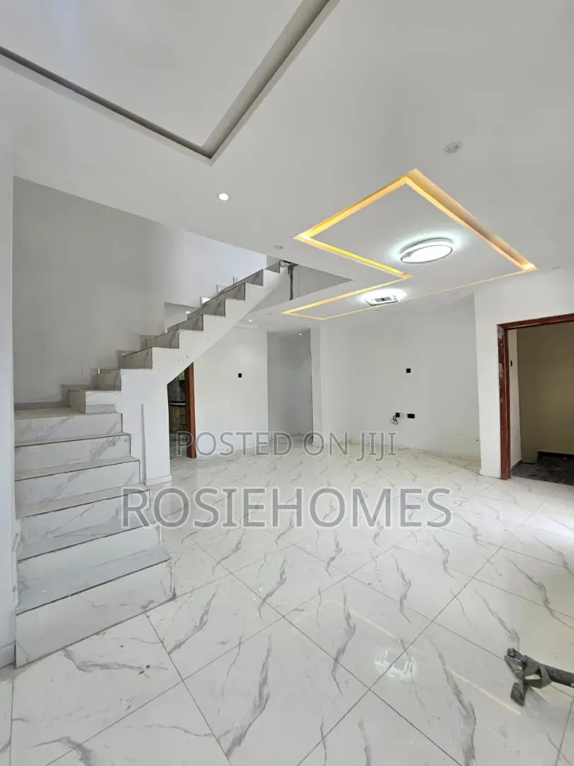 4bdrm Duplex in Lekki Phase 1 for rent