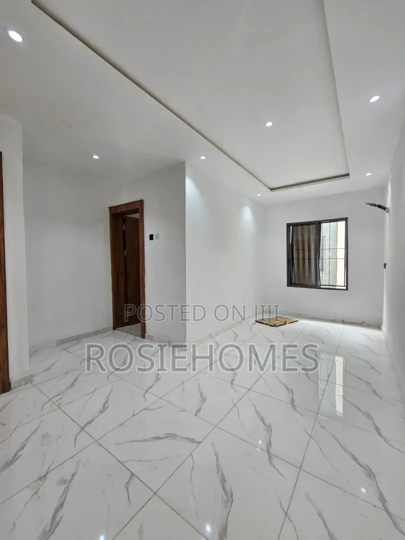 4bdrm Duplex in Lekki Phase 1 for rent