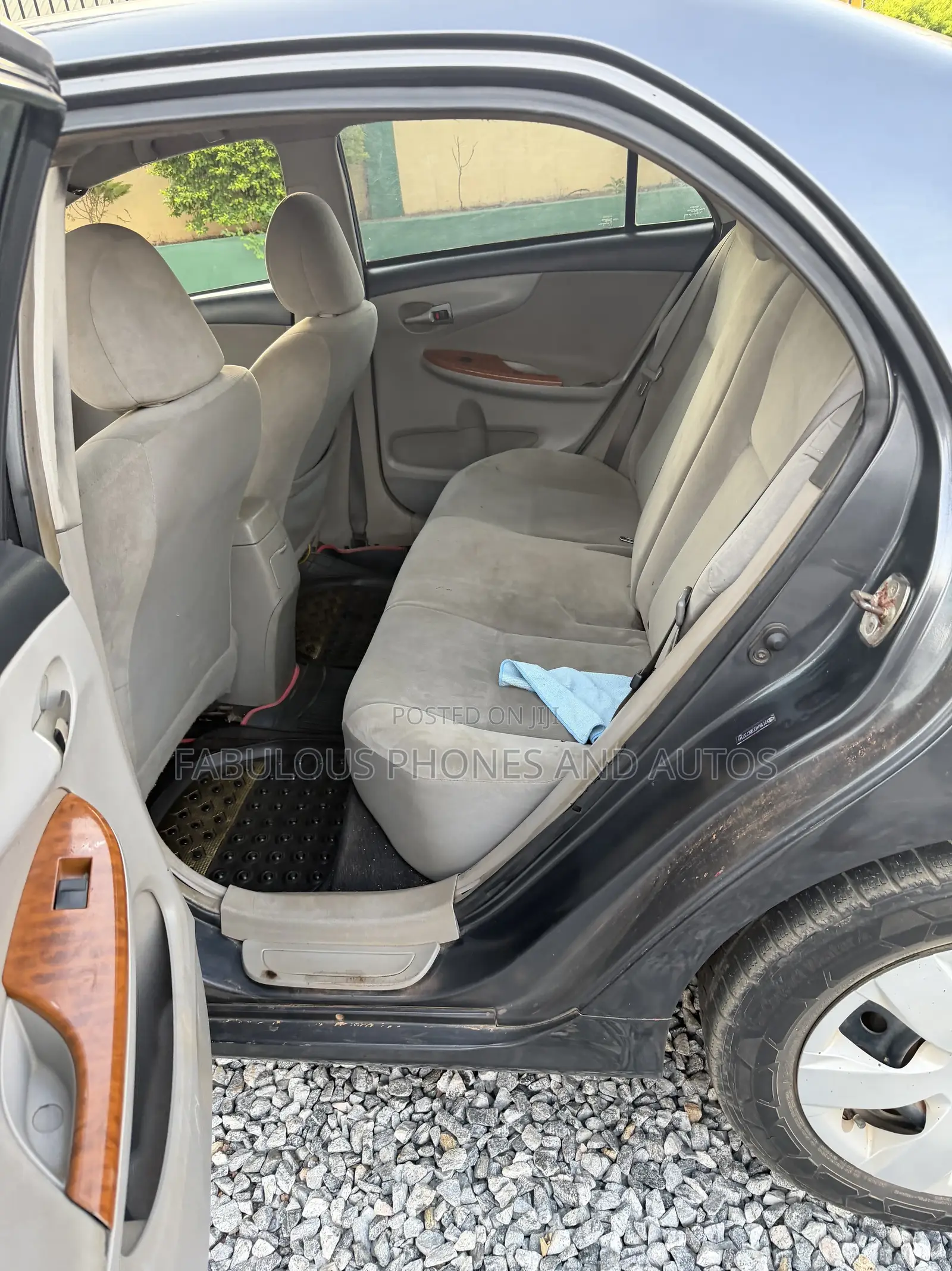 Toyota Corolla LE 4dr Sedan (1.8L 4cyl 4A) 2012 Gray