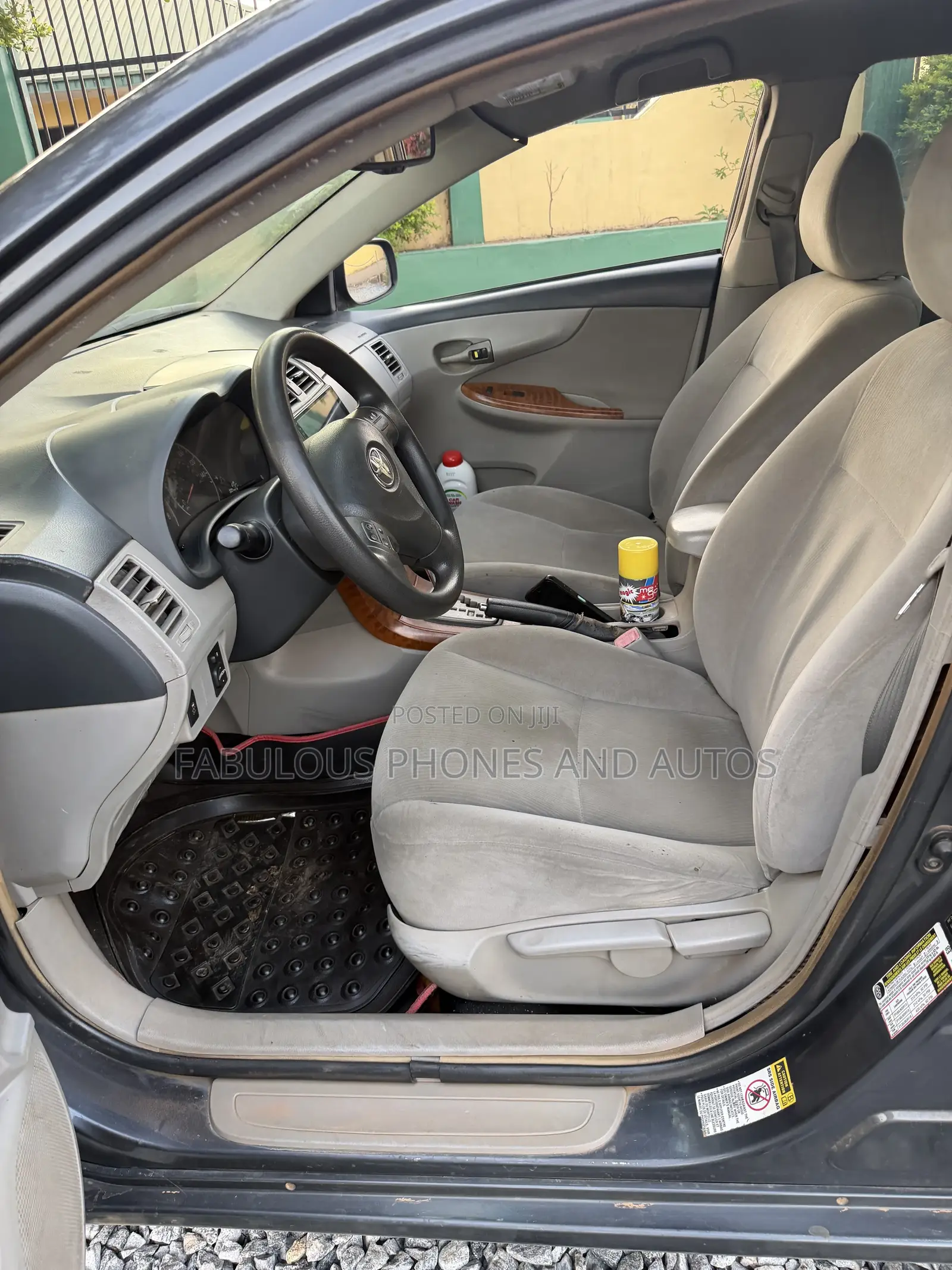 Toyota Corolla LE 4dr Sedan (1.8L 4cyl 4A) 2012 Gray