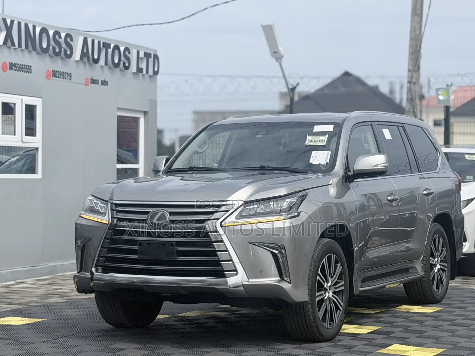 Lexus LX 570 AWD 2018 Gold