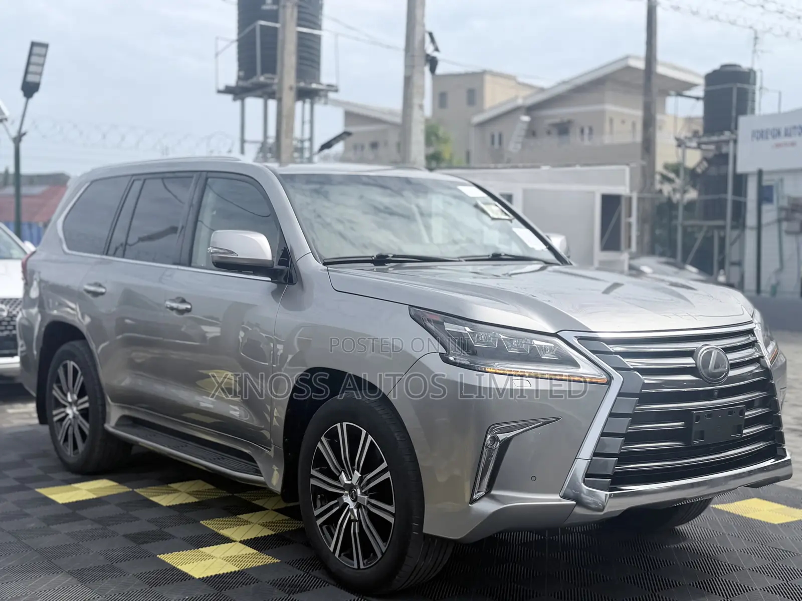 Lexus LX 570 AWD 2018 Gold