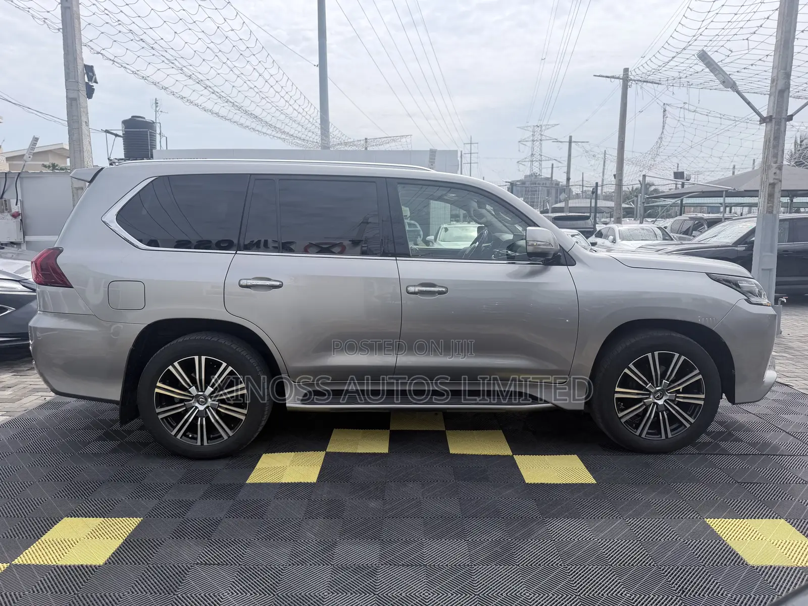 Lexus LX 570 AWD 2018 Gold