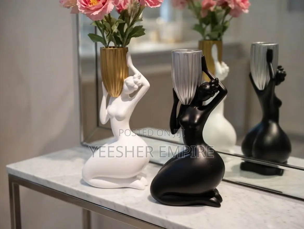 Decor Figurine
