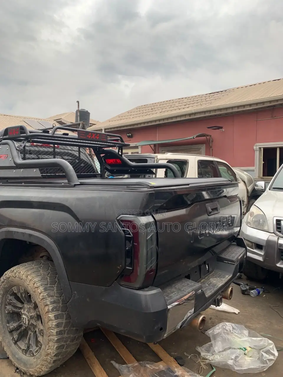 Toyota Tundra Automatic Sliding Booth Cover With Iron Rugged Bar