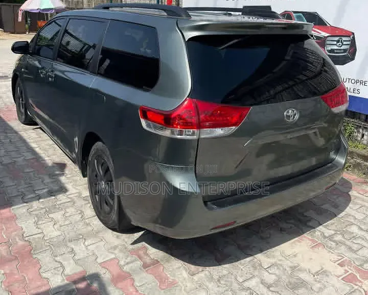 Toyota Sienna LE 8 Passenger 2011 Gray