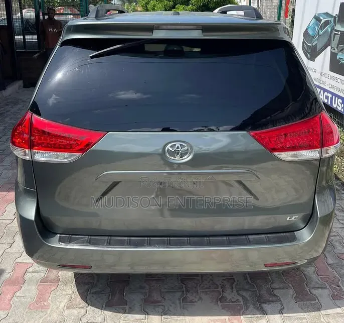 Toyota Sienna LE 8 Passenger 2011 Gray