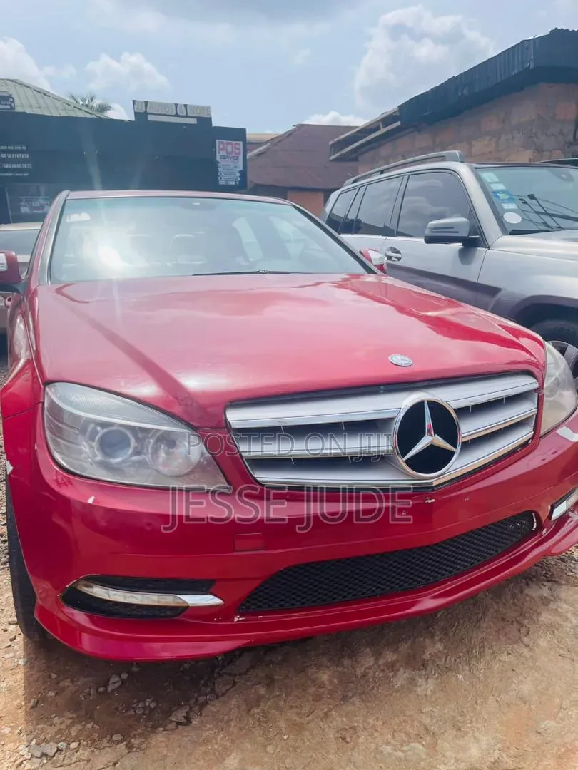 Mercedes-Benz C300 2009 Red