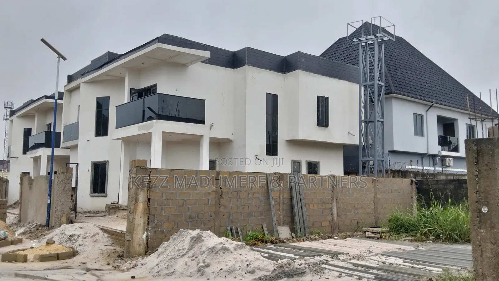 4bdrm Duplex in Near Golf Estate By, New Layout for sale
