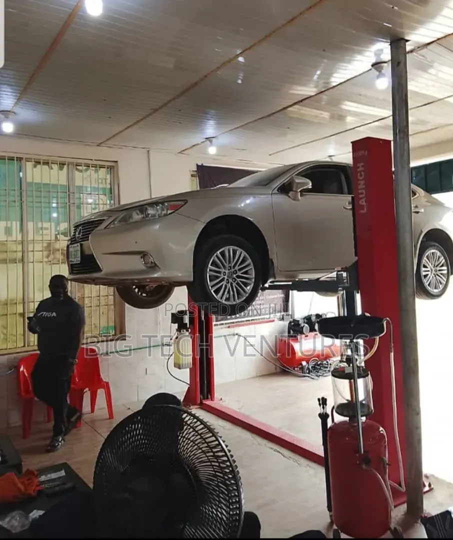 Launch Brand Two-post Hydraulic Car Lift With A 4000kg Lifting Capacit
