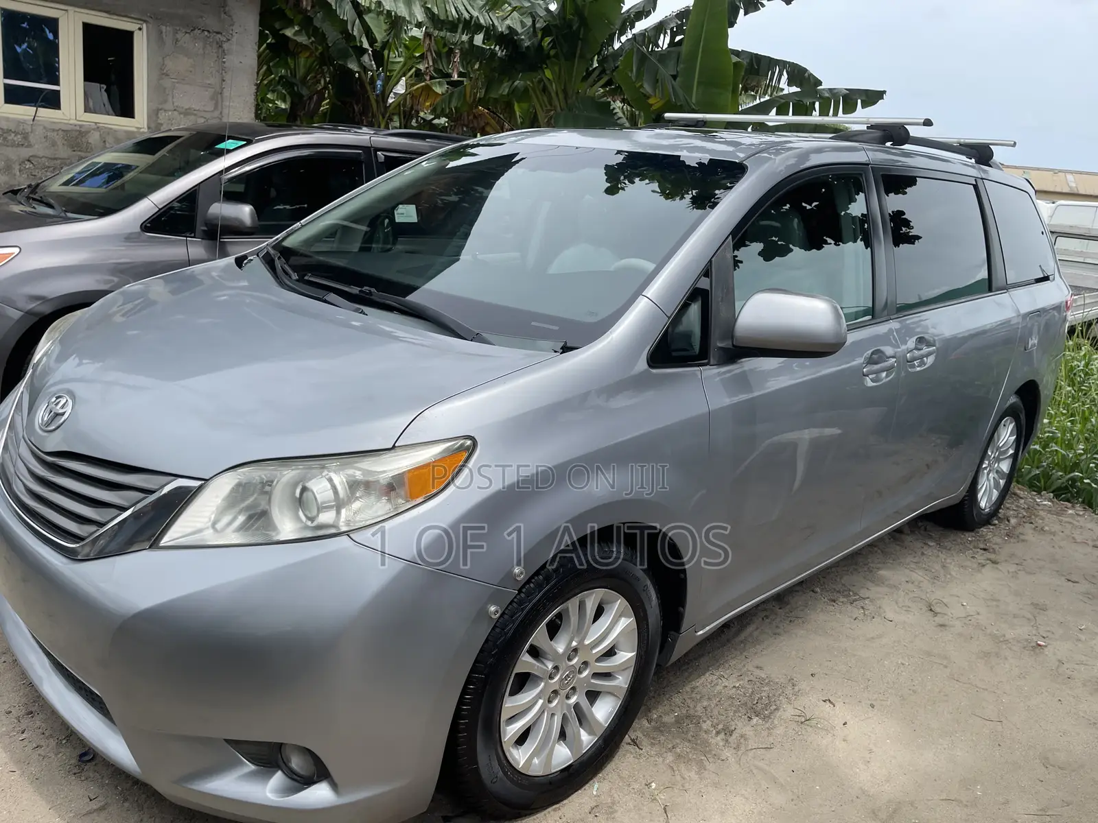 Toyota Sienna XLE AWD 7-Passenger 2013 Silver