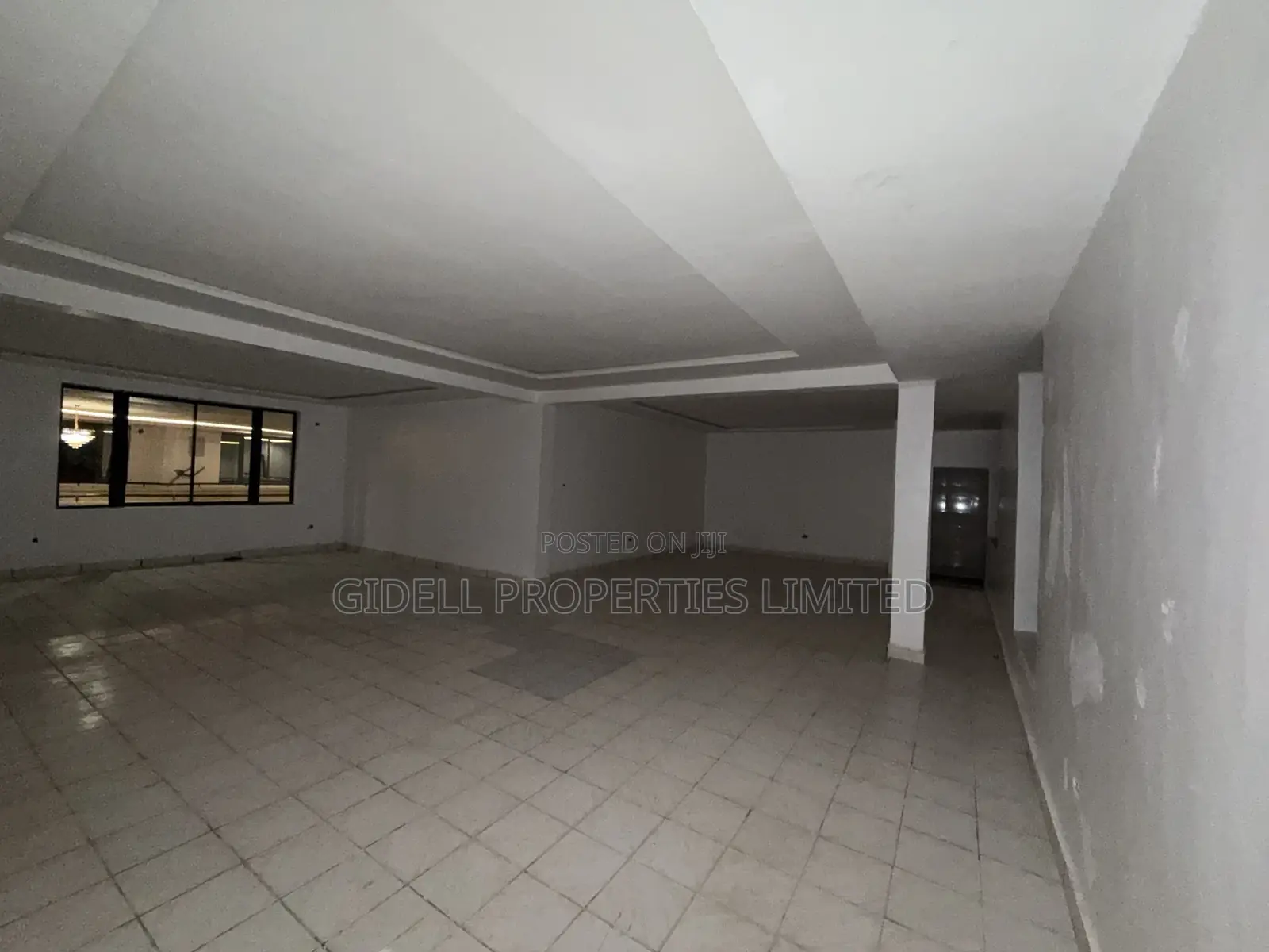 96sqm on the Third Floor in an Office Complex With Elevators