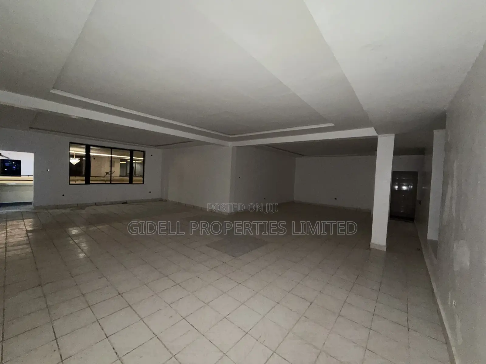 96sqm on the Third Floor in an Office Complex With Elevators