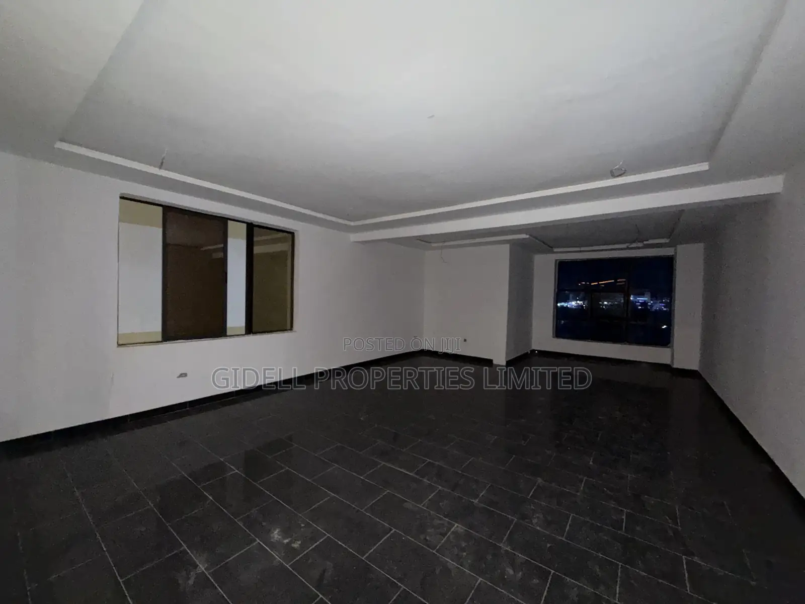 56sqm Office Space on the Third Floor in an Office Complex