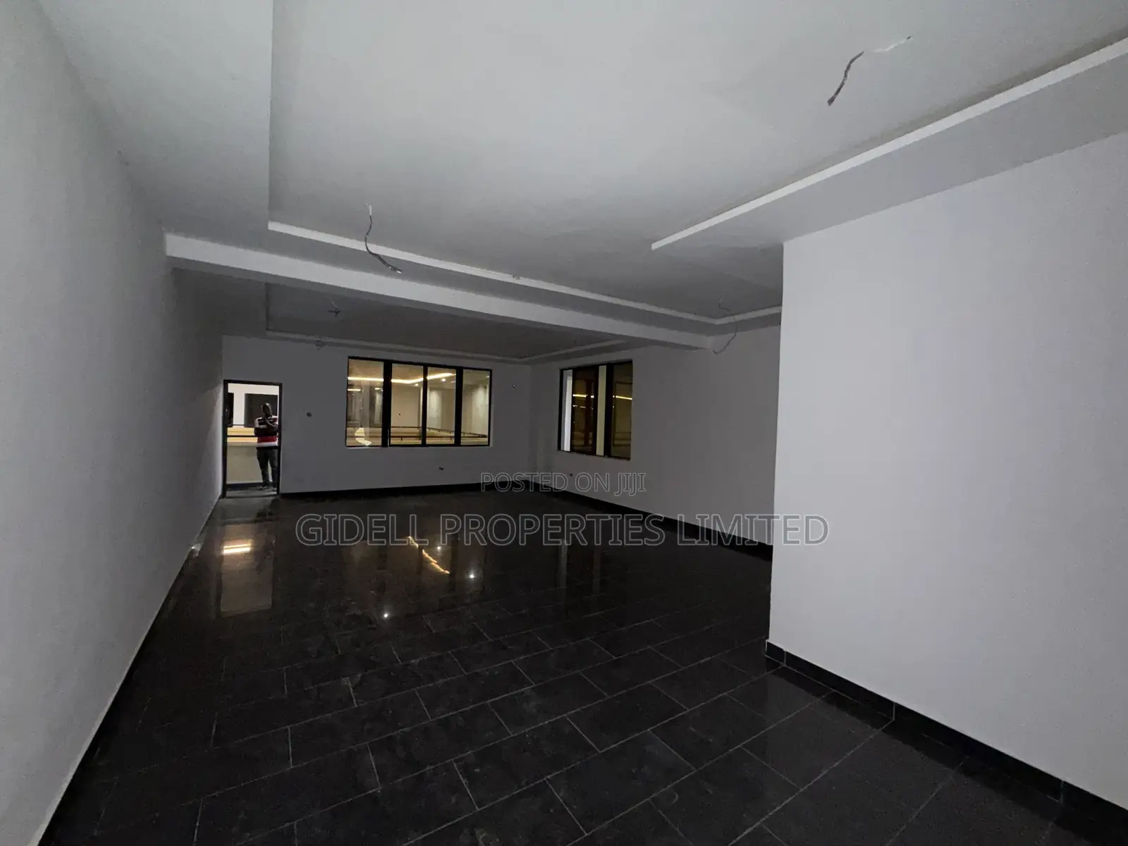 56sqm Office Space on the Third Floor in an Office Complex