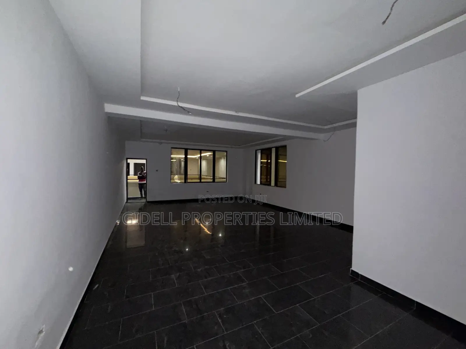 56sqm Office Space on the Third Floor in an Office Complex