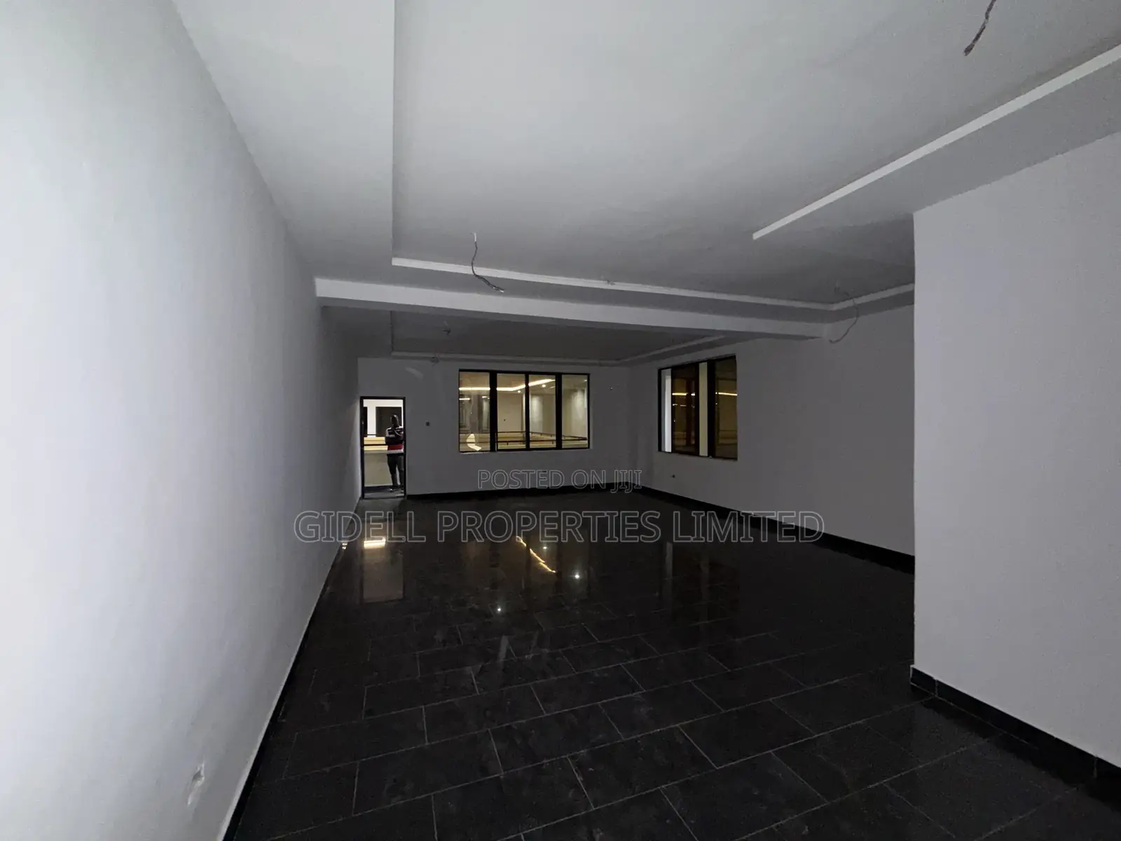 56sqm Office Space on the Third Floor in an Office Complex