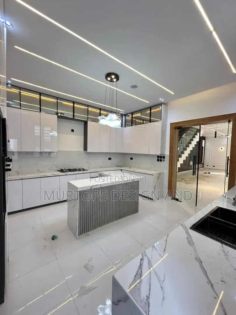 5bdrm Duplex in Lekki Phase 2 for sale