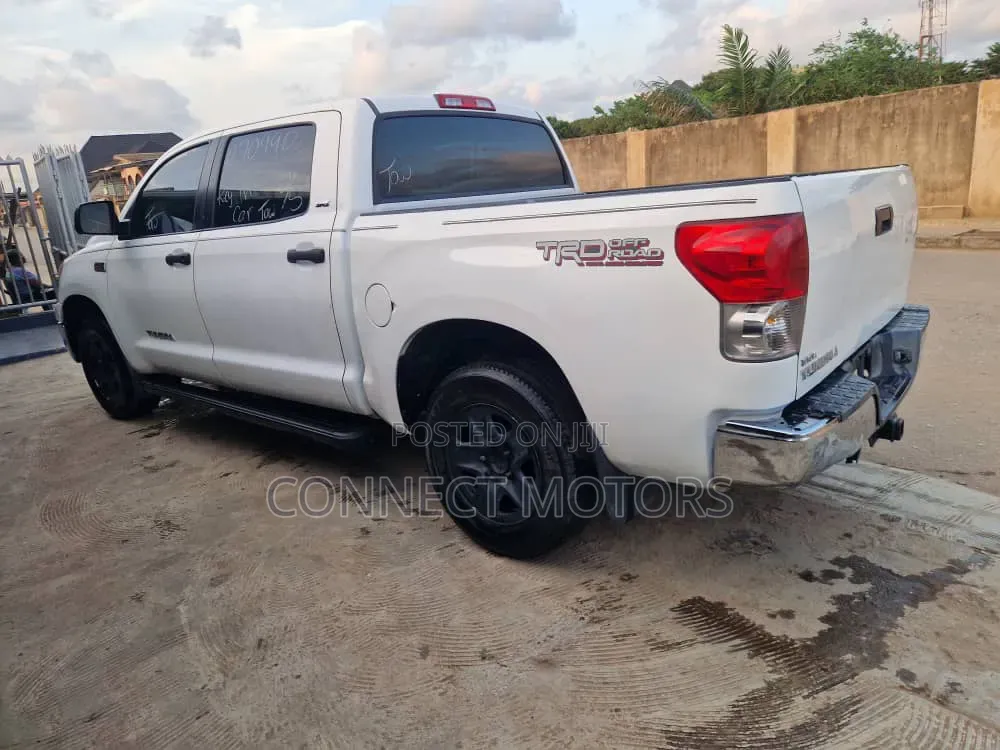 Toyota Tundra 2010 White