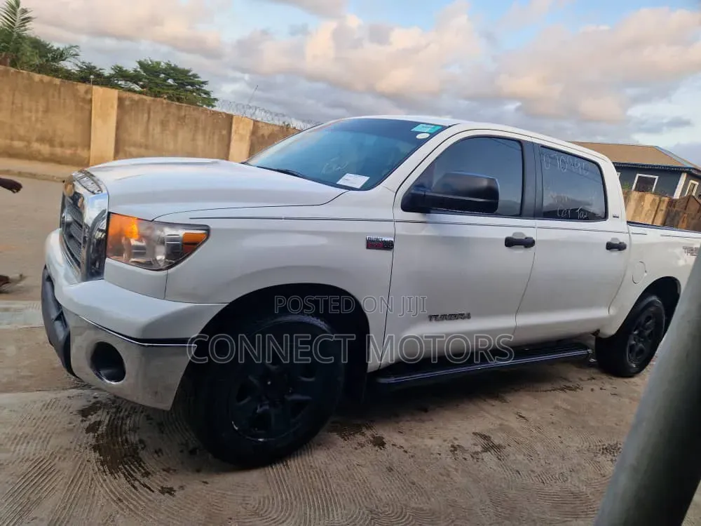 Toyota Tundra 2010 White