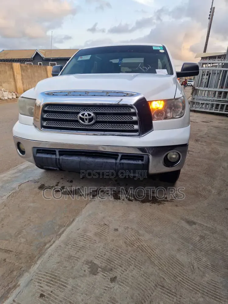 Toyota Tundra 2010 White