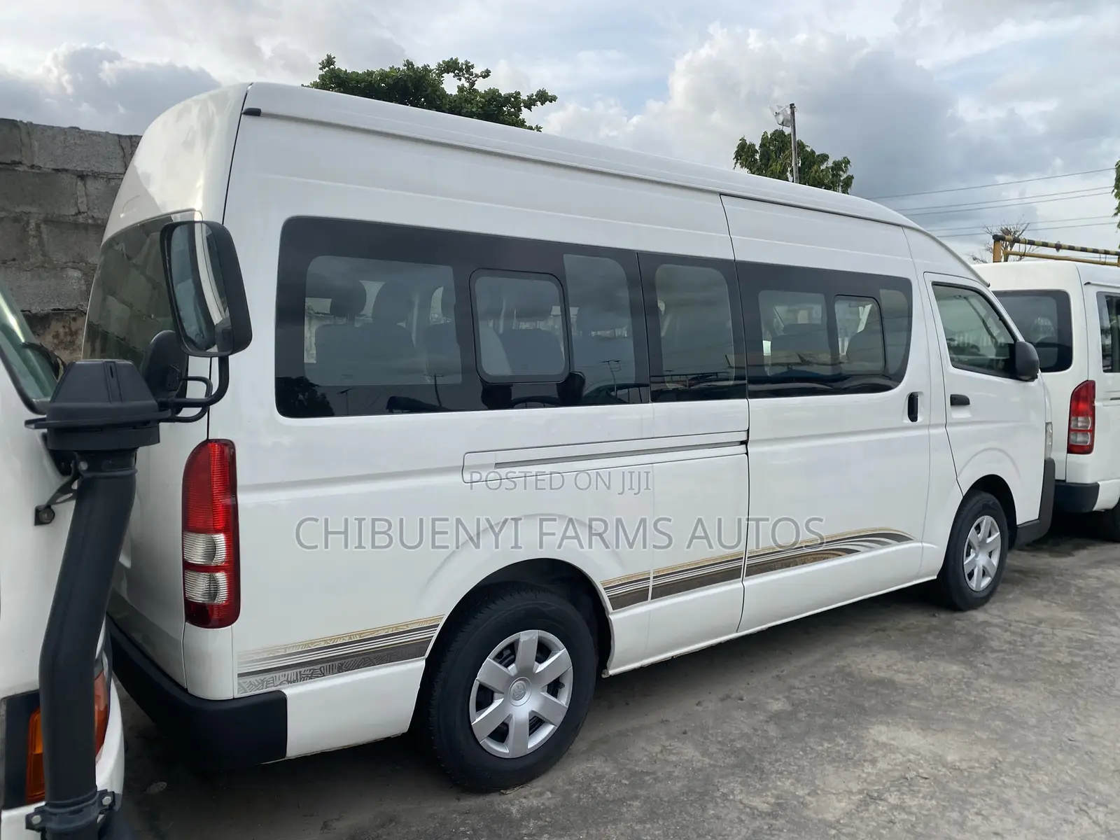 Toyota HiAce 2015 White