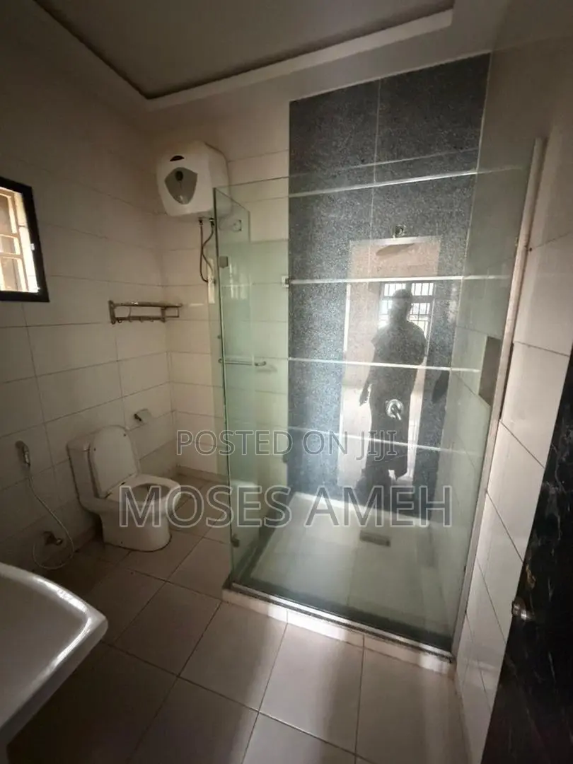 3bdrm Block of Flats in Jahi for rent