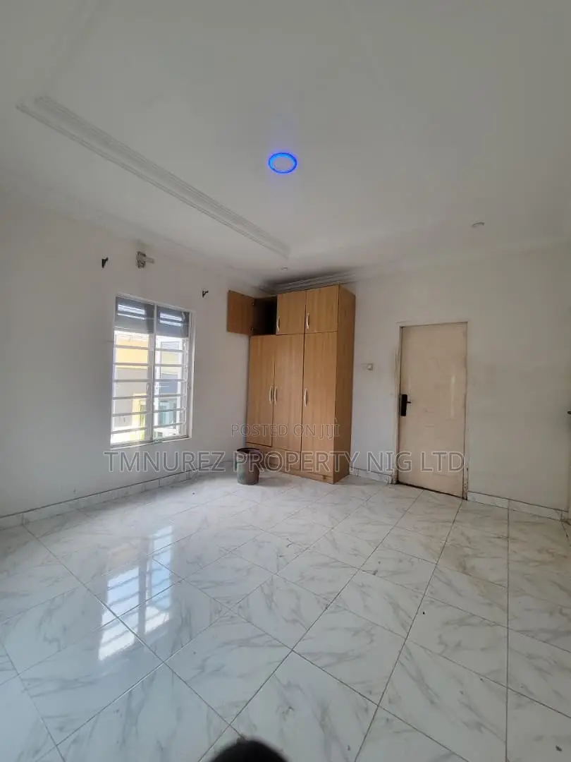 3bdrm Apartment in Cool Estate At for rent
