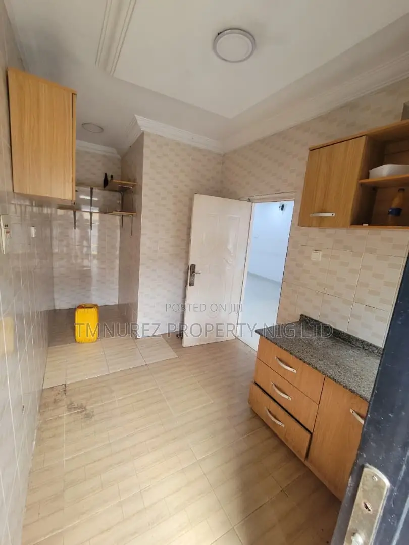 3bdrm Apartment in Cool Estate At for rent