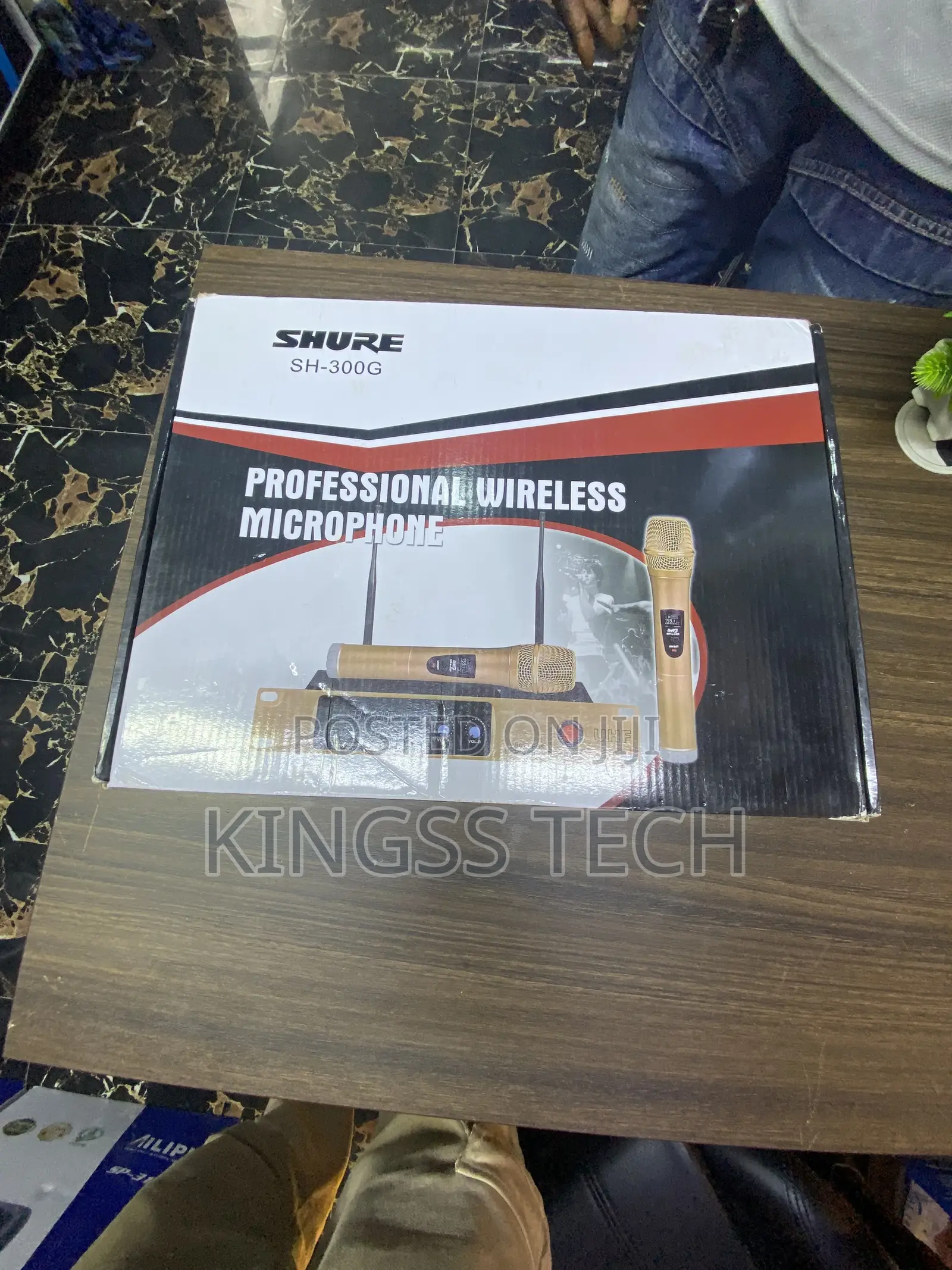 Shure (Sh-300g) Professional Wireless Microphone