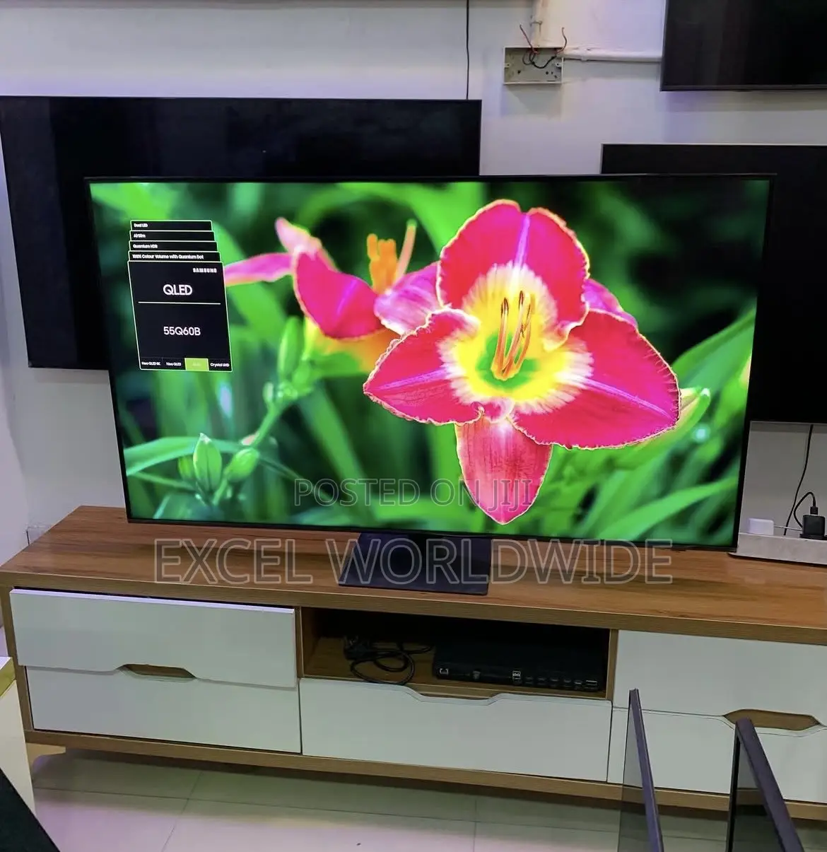 55” Sleek Designed Samsung Qled 2022/23 Smart TV (Q60b) Series