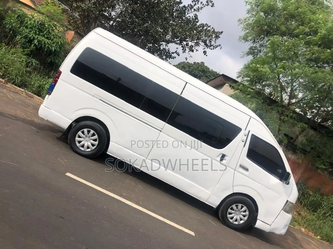 Toyota HiAce 2013 White