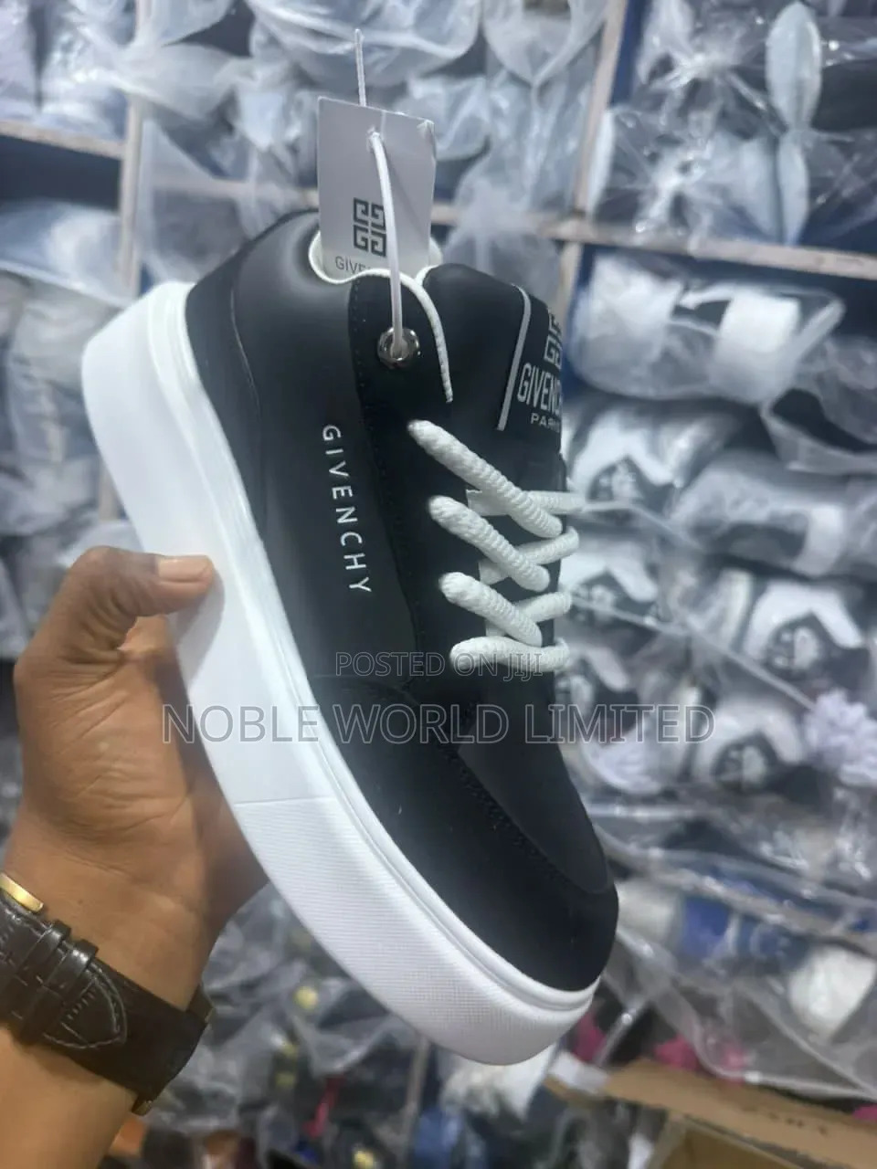 Givenchy Black/White Unisex Sneakers GFT 7e