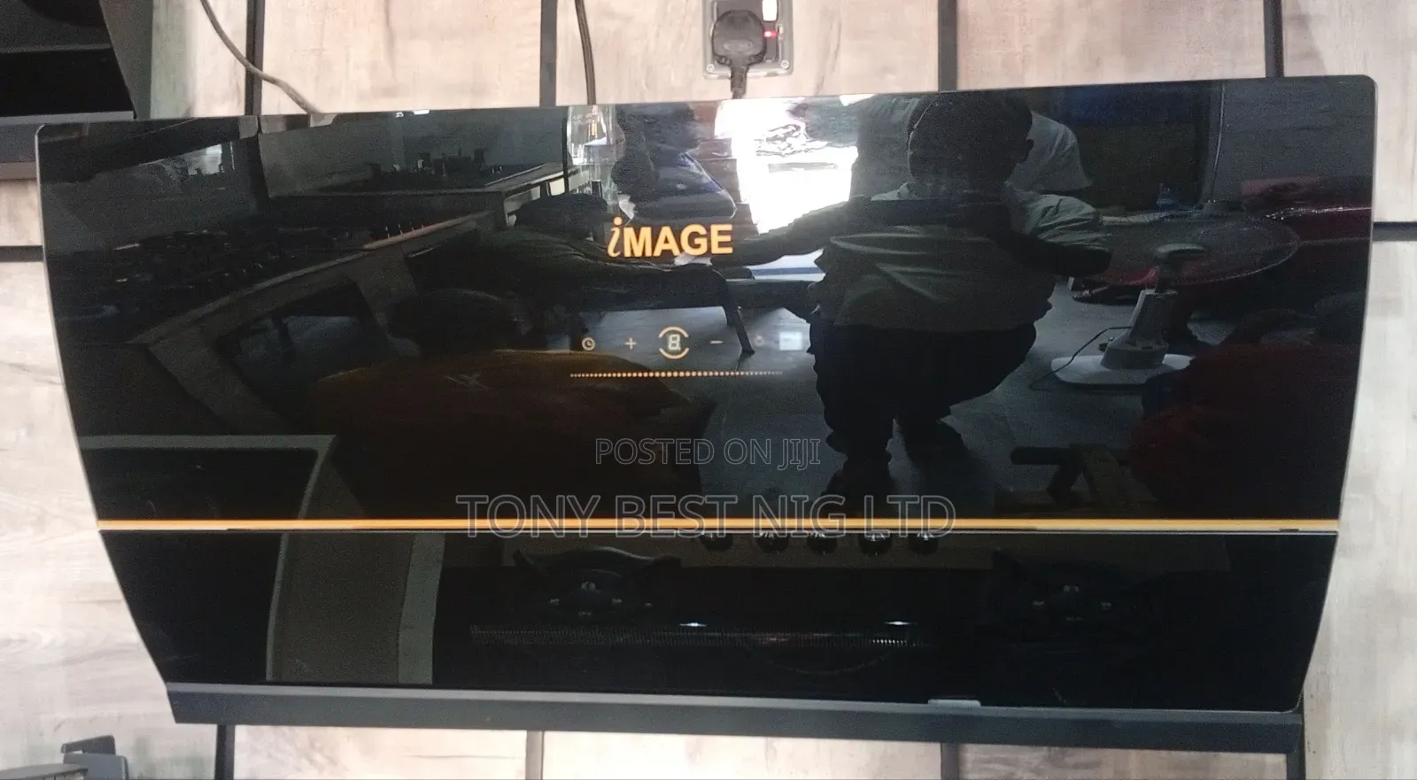 Image Wall Mounted Heat Extractor Hood Soft Touch HandWave Control
