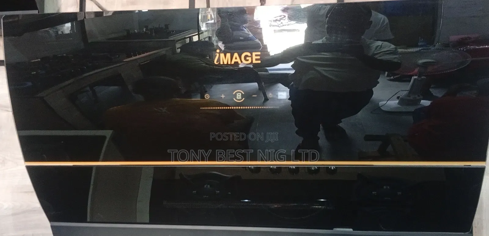 Image Wall Mounted Heat Extractor Hood Soft Touch HandWave Control