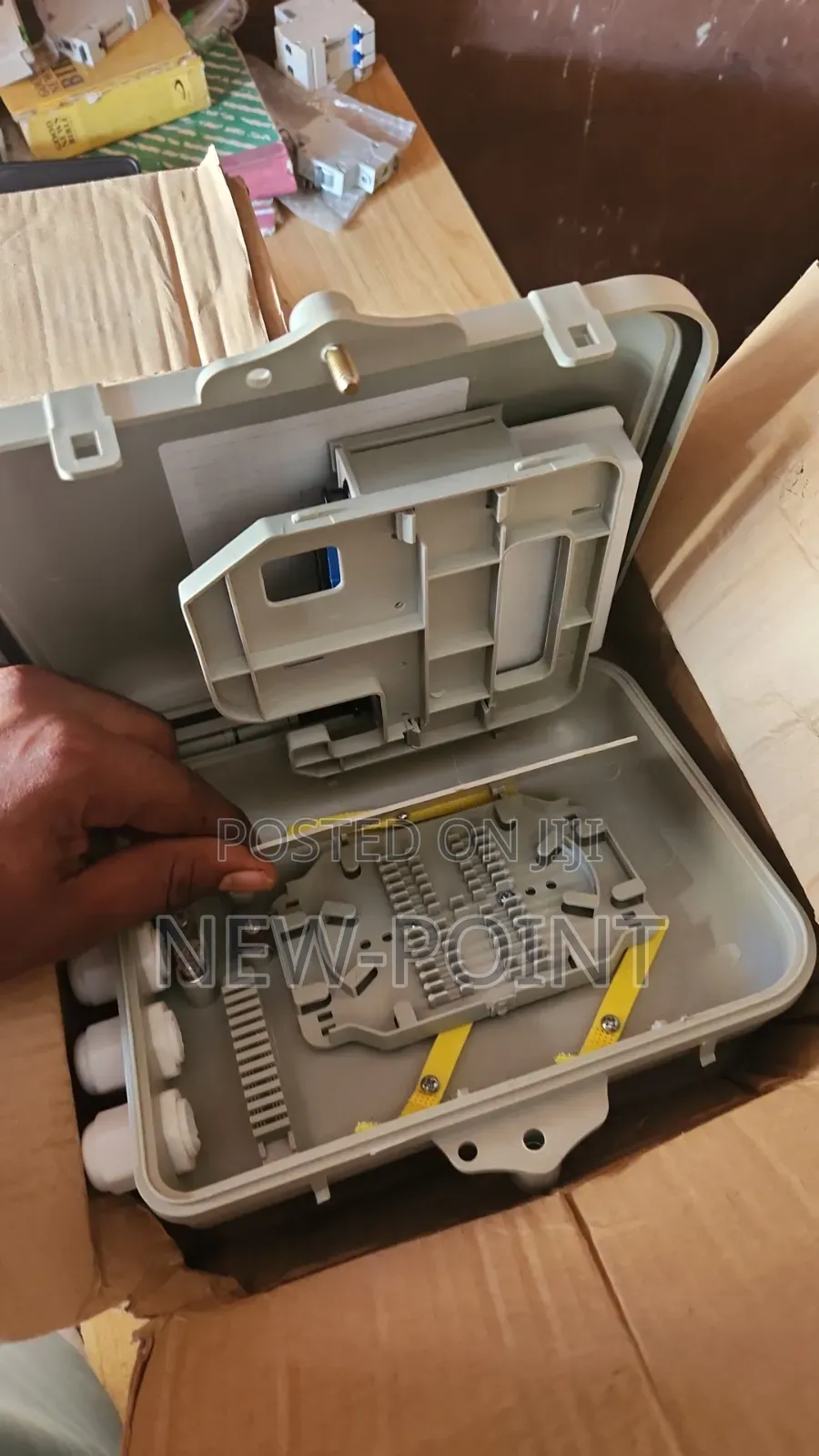 Ftth Fiber Optic Distribution Terminal Box With 1x8 Plc Splitter (Ip65