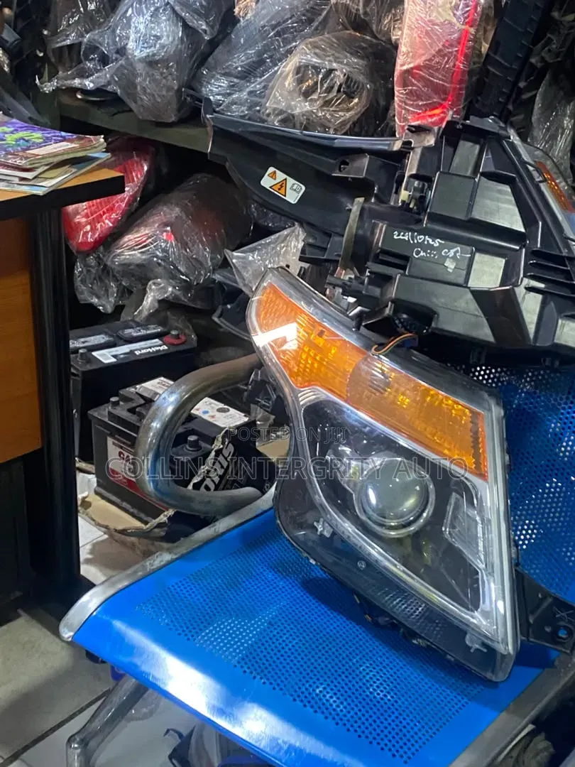 Headlights Ford Explorer 2013